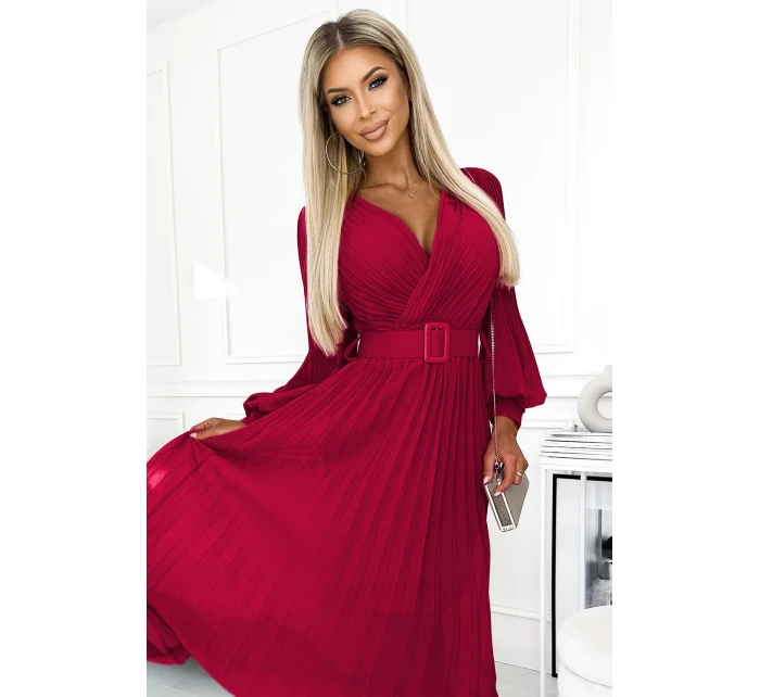 KLARA Dámské plisované šaty ve vínové bordó barvě s výstřihem a opaskem model 21109899 - numoco basic