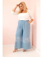 Dámské kalhoty Plus Size se širokými nohavicemi a model 21156795 výšivkou světle džínové - K-Fashion