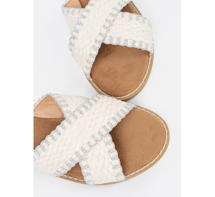 Trendy dámské bílé nazouváky na plochém podpatku Trendy dámské bílé nazouváky na plochém podpatku