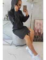 Šaty s kapucí a bočním rozparkem graphite melange Šaty s kapucí a bočním rozparkem graphite melange