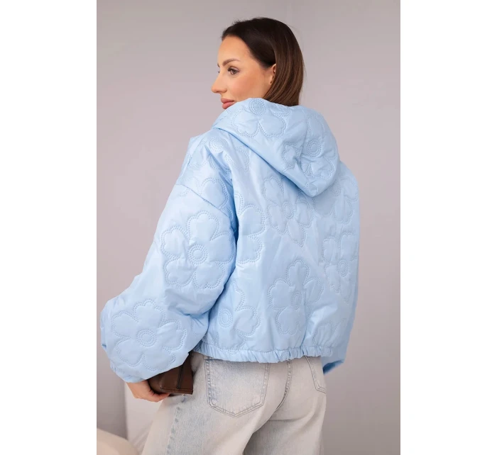Dámská prošívaná bunda s kapucí a ozdobným květinovým model 21998366 modrá - K-Fashion