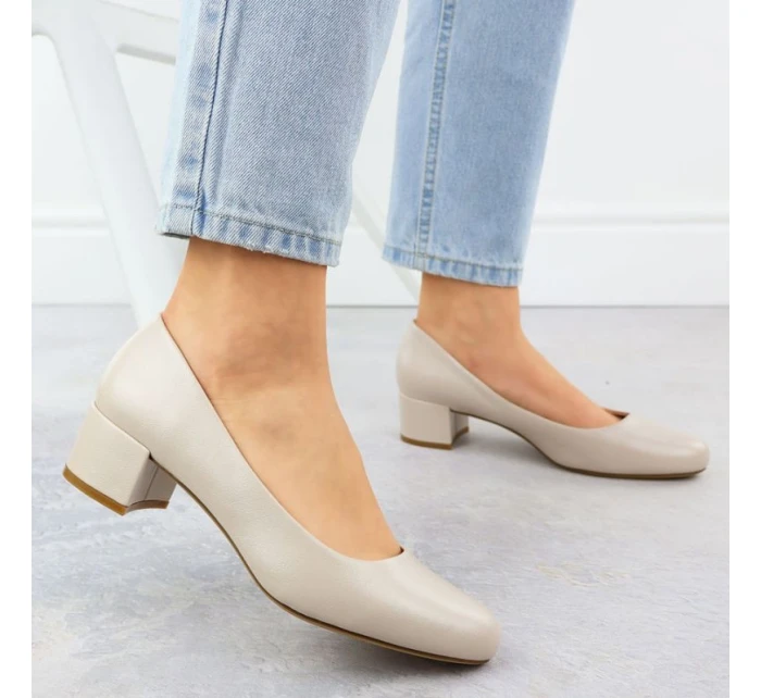 Béžové lodičky na klínku Sergio model 22013058 - LEONE Béžové lodičky na klínku Sergio model 22013058 - LEONE