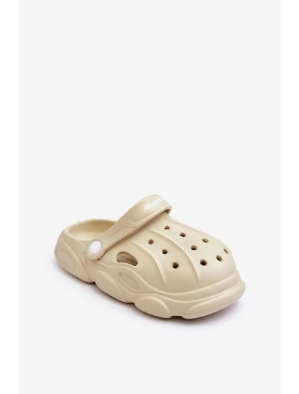 Dětské pěnové pantofle Crocs Béžove model 21624118 - Boto Dětské pěnové pantofle Crocs Béžove model 21624118 - Boto