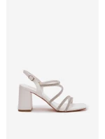 Dámské sandály na podpatku s pásky a kamínky Bílá model 22027976 - Boto Dámské sandály na podpatku s pásky a kamínky Bílá model 22027976 - Boto
