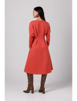 B273 Rozšířené šaty se zataženým pasem - cihlově červená