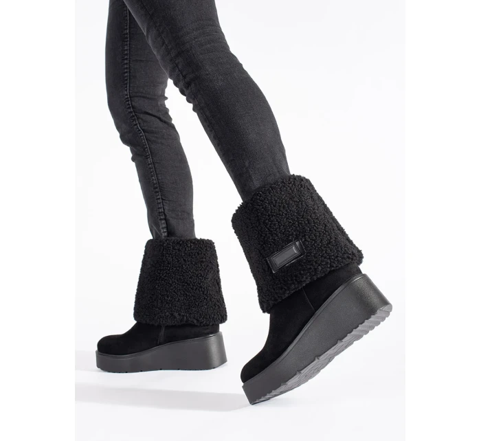 Moderní černé  kotníčkové boty dámské na klínku