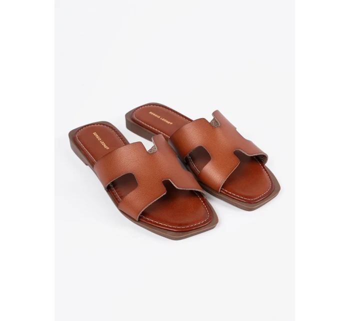 Originální dámské nazouváky hnědé na plochém podpatku Originální dámské nazouváky hnědé na plochém podpatku