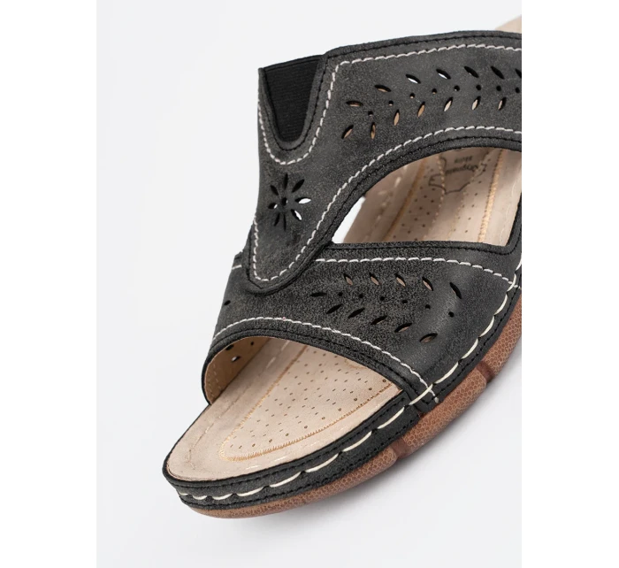 Luxusní dámské nazouváky černé na klínku Luxusní dámské nazouváky černé na klínku