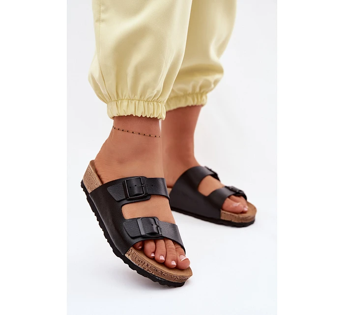 Dámské pantofle s přezkami model 22094910 Černé - Inblu Dámské pantofle s přezkami model 22094910 Černé - Inblu