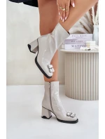 Lakované Dámské Boty Na Podpatku S Dekorací MR880-019 Světle Šedé D&A