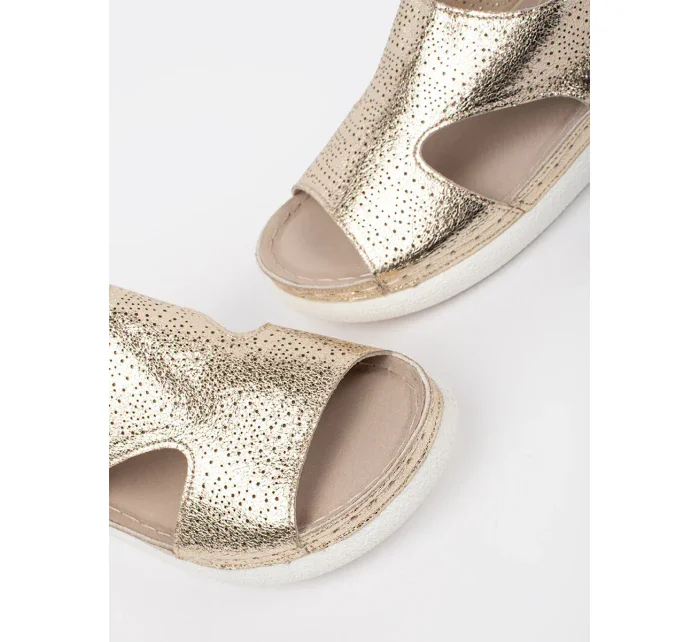 Zajímavé dámské  sandály zlaté platforma