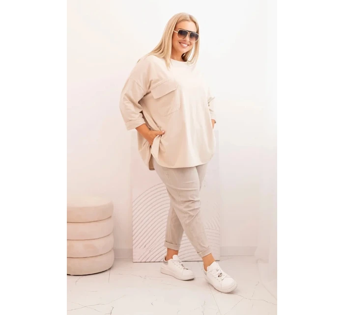 Dámská blůza Plus Size s model 21259096 kapsou a ohrnutým rukávem béžová - K-Fashion