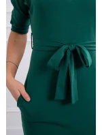 Šaty s křídly na ramenou zelené