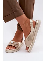 Kožené dámské sandály s ozdobou D&A GR61-5932 Zlaté Kožené dámské sandály s ozdobou D&A GR61-5932 Zlaté