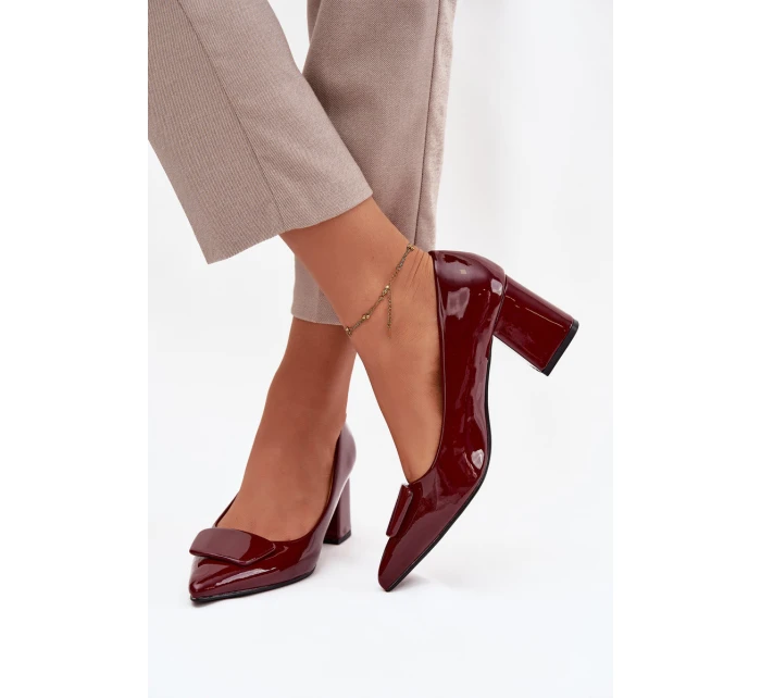 Dámské lakované lodičky na blokovém podpatku s ozdobou Isoline – bordové Dámské lakované lodičky na blokovém podpatku s ozdobou Isoline – bordové