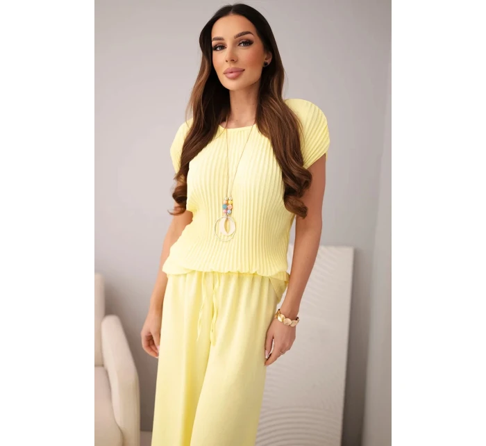 Komplet z wiskozy bluzka plisowana + spodnie žlutý Komplet z wiskozy bluzka plisowana + spodnie žlutý