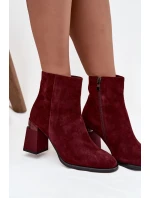 Dámské kotníkové boty z přírodního semiše na sloupkovém podpatku D&A – bordó