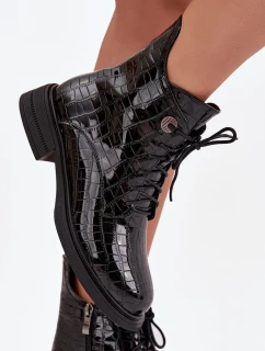 Dámské lakované kožené kotníkové boty s embossingem a zateplením Juviane – černé