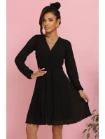 ISABELLE plisované šaty s dlouhými rukávy a výstřihem BLACK model 21215944 - numoco ISABELLE plisované šaty s dlouhými rukávy a výstřihem BLACK model 21215944 - numoco