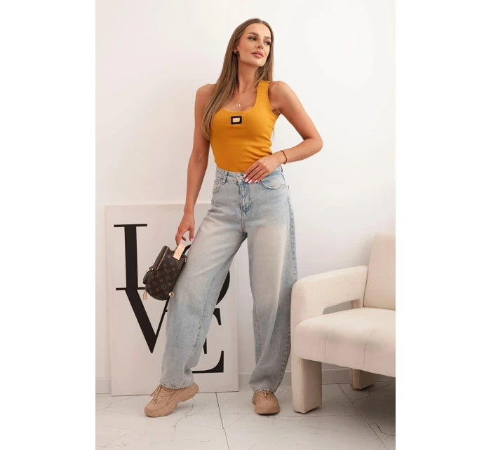 Dámská pruhovaná top na ramínkách s ozdobnou nášivkou hořčicová