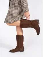 Klasické hnědé dámské kozačky na širokém podpatku Klasické hnědé dámské kozačky na širokém podpatku