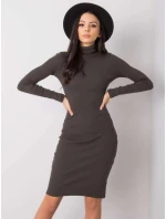 Vypasované žebrované šaty v tmavé khaki barvě s rolákem Rue Paris model 19447339 - Factory Price