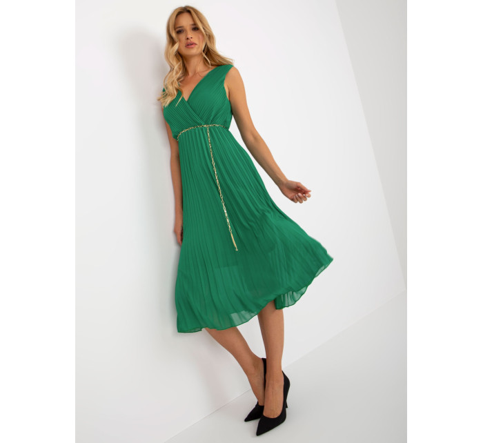 Tmavě zelené řasené midi šaty s páskem