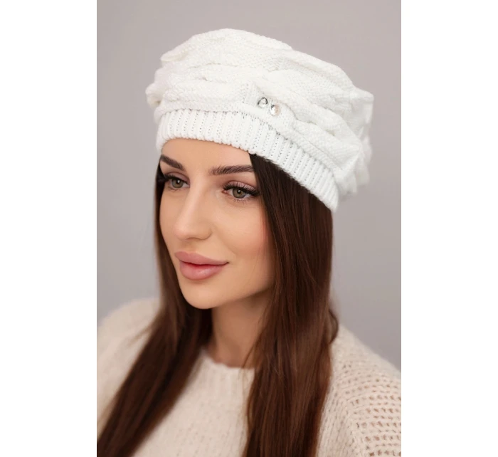 Dámská zimní čepice s ozdobným pletením a krystaly K398 bílá