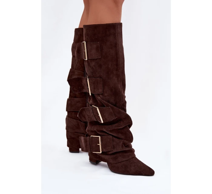 Dámské kozačky na podpatku s lemem a zlatými Eco semiš čokoládové model 21786876 - Boto Dámské kozačky na podpatku s lemem a zlatými Eco semiš čokoládové model 21786876 - Boto