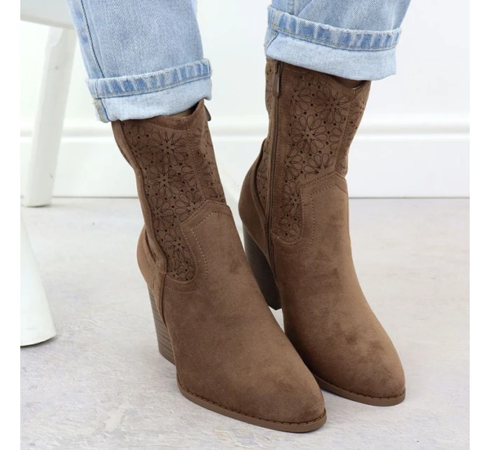 Dámské kovbojské boty ažurové semišové hnědé model 21905575 - S.Barski Dámské kovbojské boty ažurové semišové hnědé model 21905575 - S.Barski