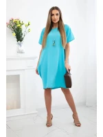 Šaty s kapsami a přívěskem tyrkys