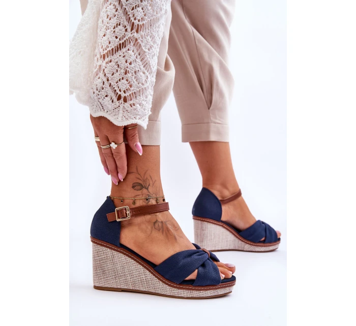 Dámské sandály na klínu námořnická modrá Daphne Dámské sandály na klínu námořnická modrá Daphne