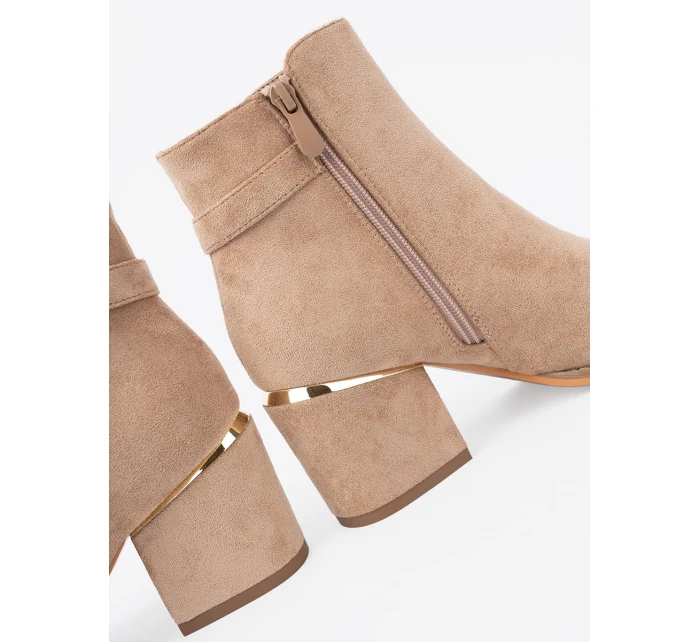 Zajímavé kotníčkové boty hnědé dámské na širokém podpatku Zajímavé kotníčkové boty hnědé dámské na širokém podpatku
