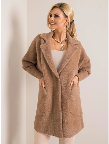 Płaszcz MBM PL model 22280018 ciemny bezowy - FPrice Płaszcz MBM PL model 22280018 ciemny bezowy - FPrice