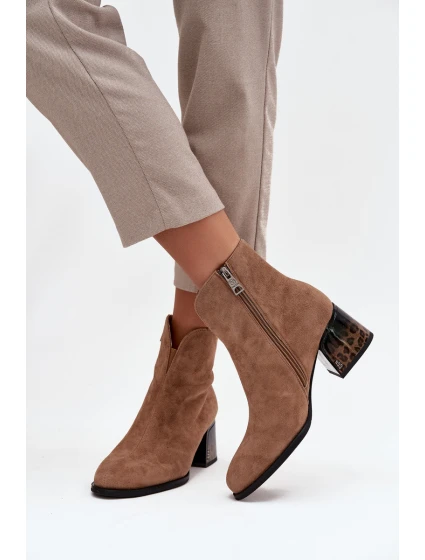 Dámské kotníkové boty z přírodního semiše na podpatku, zateplené Vinceza – camel Dámské kotníkové boty z přírodního semiše na podpatku, zateplené Vinceza – camel