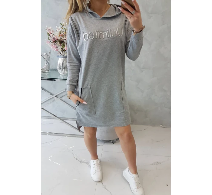 Neomezené šedé šaty Neomezené šedé šaty