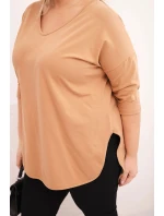 Dámská bavlněná blůza Plus Size s výstřihem do V a ohrnutými rukávy camelová Dámská bavlněná blůza Plus Size s výstřihem do V a ohrnutými rukávy camelová