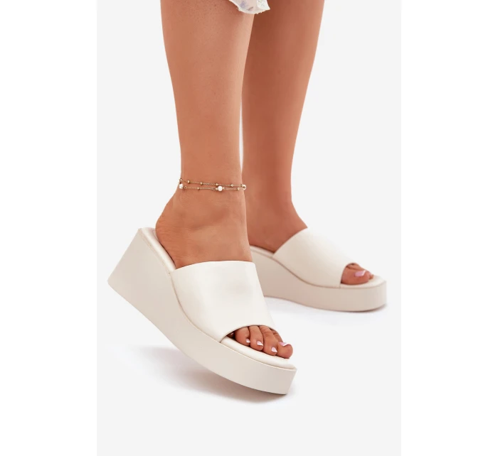 Dámské Pantofle Na Klínu Eko Kůže Světle Béžové Obenae Dámské Pantofle Na Klínu Eko Kůže Světle Béžové Obenae