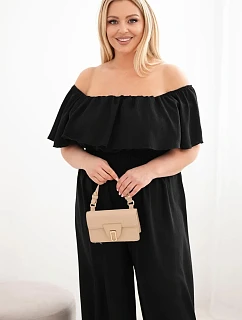 Dámský overal Plus Size s odhalenými model 22092390 volánem a širokými nohavicemi černý - K-Fashion