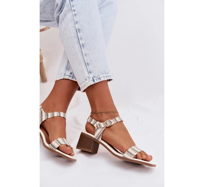 Dámské sandály na bílé model 21961051 - Boto Dámské sandály na bílé model 21961051 - Boto