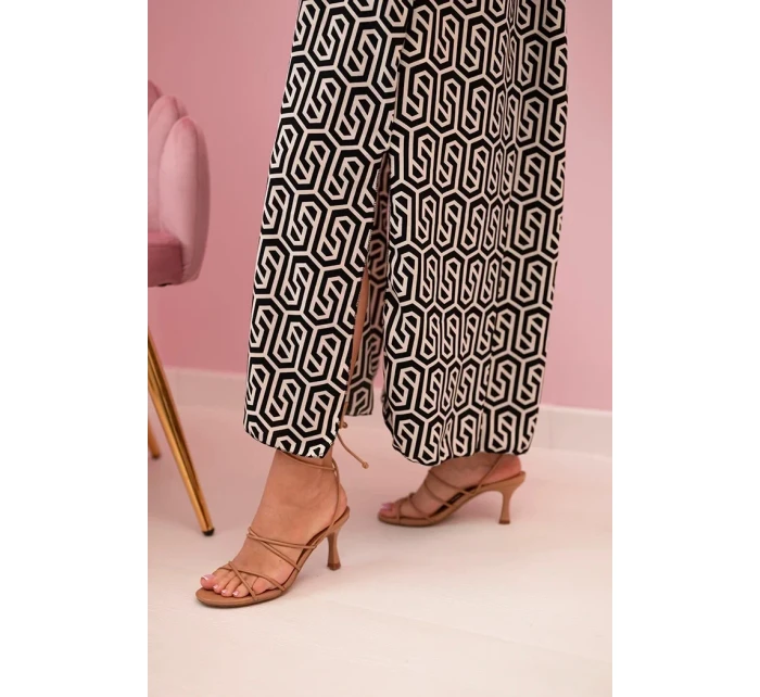 Dámské šaty na ramínka s model 21117271 vzorem černý - K-Fashion