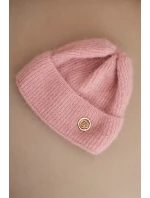 Dámská zimní čepice model 21441776 s ozdobným knoflíkem pudrově růžová - K-Fashion Dámská zimní čepice model 21441776 s ozdobným knoflíkem pudrově růžová - K-Fashion