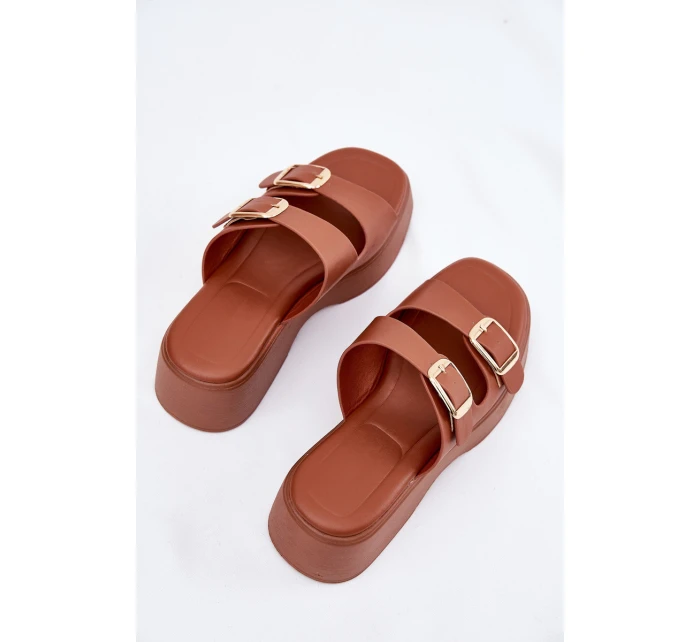 Dámské Pantofle Na Klínku A Platformě S Přezkami Camel Nitarelia Dámské Pantofle Na Klínku A Platformě S Přezkami Camel Nitarelia