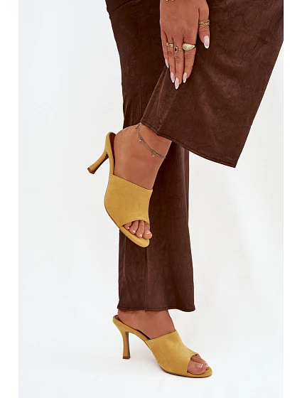 Dámské pantofle na z eko semiše žluté model 21918740 - Boto