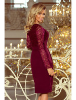 Elegantní tužkové šaty v bordó barvě s krajkou model 6347583