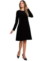 M566 Sametové šaty uvolněného střihu - černé