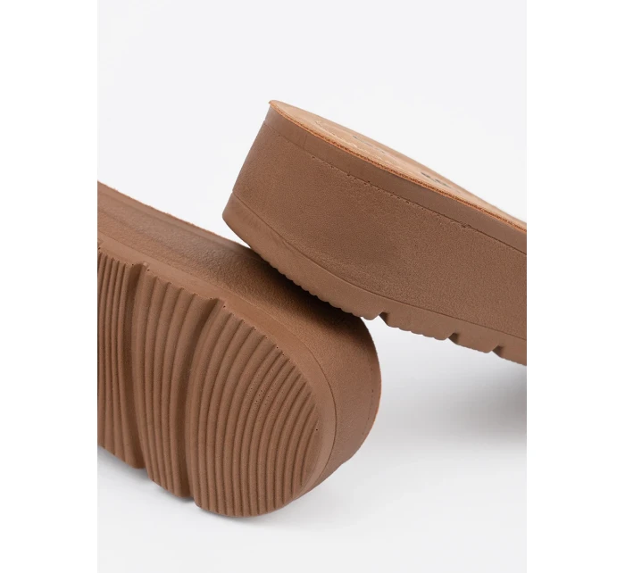 Luxusní  nazouváky černé dámské platforma