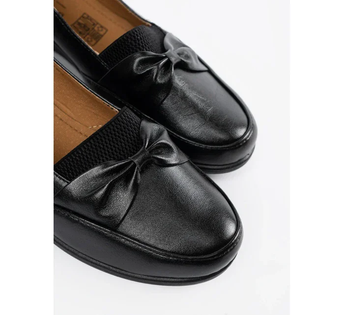 Jedinečné dámské černé  polobotky na klínku