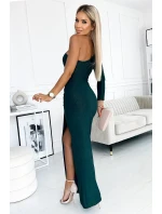Dlouhé dámské šaty přes jedno rameno v lahvově zelené barvě s brokátem model 21819805 - numoco Dlouhé dámské šaty přes jedno rameno v lahvově zelené barvě s brokátem model 21819805 - numoco