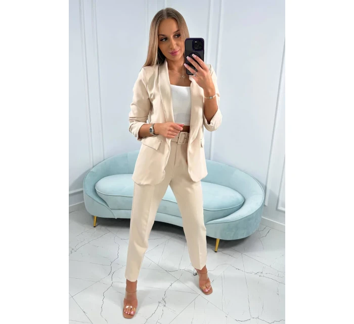Elegantní souprava saka a kalhot tmavě béžové barvy Elegantní souprava saka a kalhot tmavě béžové barvy